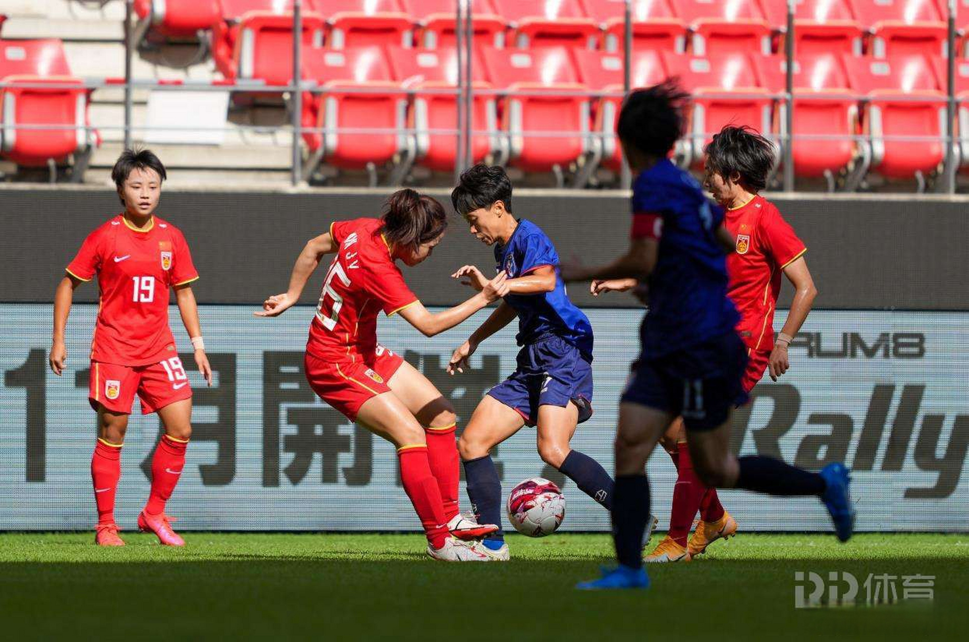 女足比赛成绩揭晓，各路强队围绕争冠的简单介绍